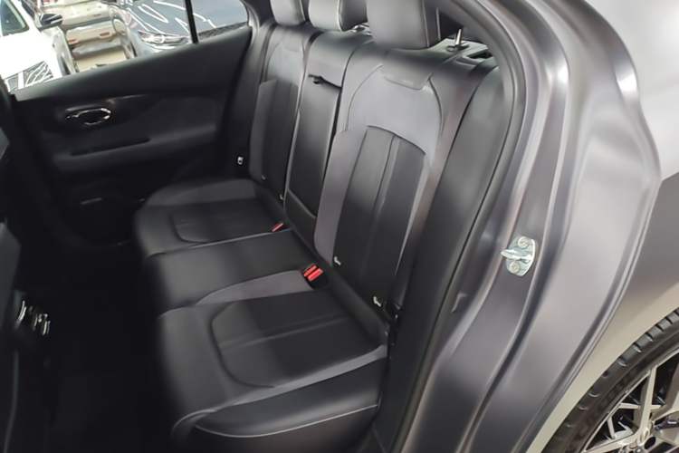 Used GAC Trumpchi EMPOW 2024 400T Automatic Yingbao R MAX Edition Left Rear Seat