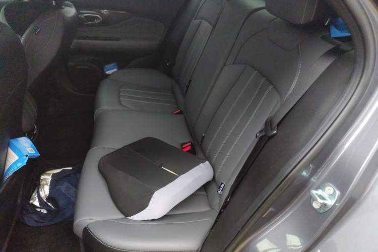 Used GAC Trumpchi EMPOW 2024 270T DCT Yingbao R-Style Edition Left Rear Seat