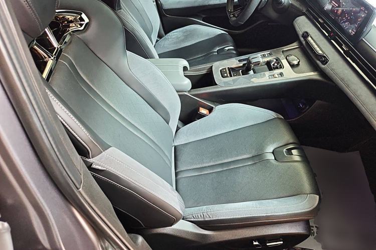 Used GAC Trumpchi EMPOW 2024 400T Automatic Yingbao R MAX Edition Right Front Seat