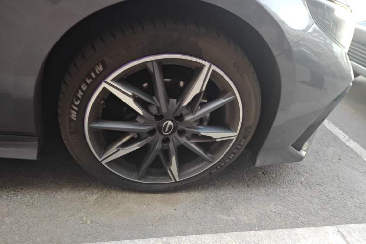 Used GAC Trumpchi EMPOW 2024 270T DCT Yingbao R-Style Edition Right Front Wheel Hub