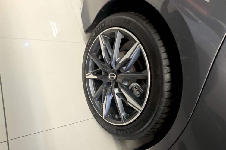 Used GAC Trumpchi EMPOW 2024 270T DCT Yingbao R-Style Edition Right Rear Wheel Hub