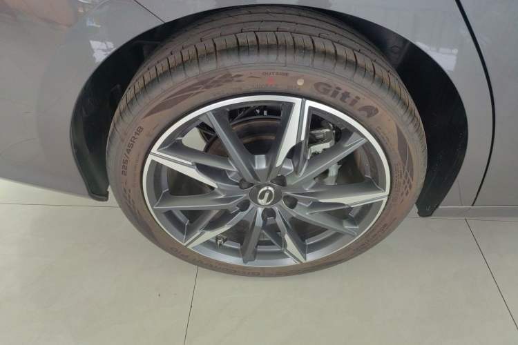 Used GAC Trumpchi EMPOW 2024 270T DCT Yingbao S Edition Right Rear Wheel Hub
