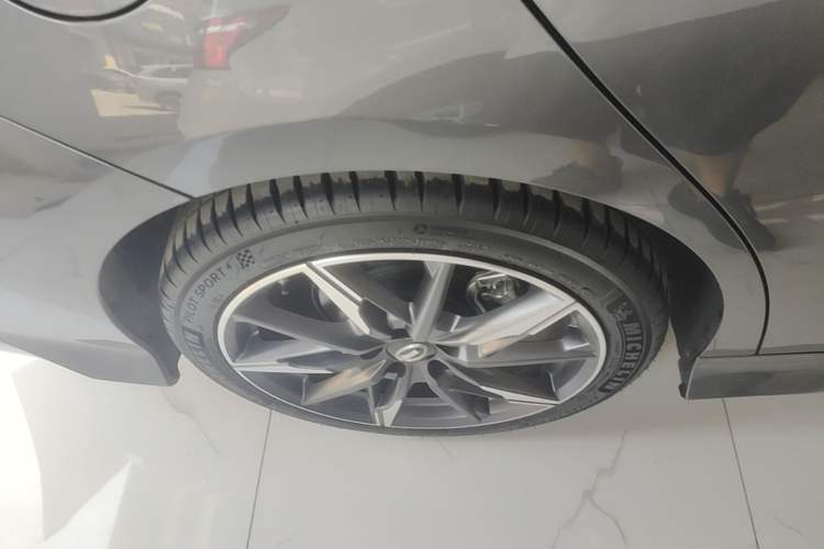 Used GAC Trumpchi EMPOW 2024 270T DCT Yingbao R-Style Edition Right Rear Wheel Hub