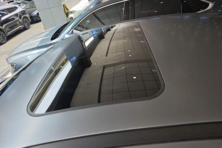Used GAC Trumpchi EMPOW 2024 400T Automatic Yingbao R MAX Edition Roof