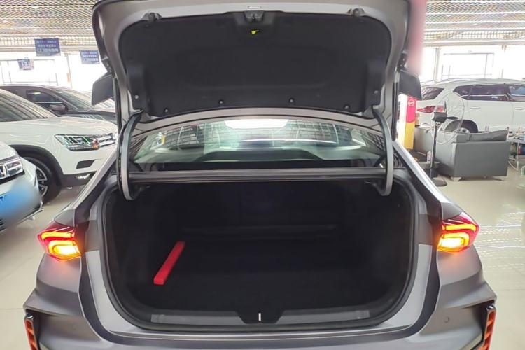 Used GAC Trumpchi EMPOW 2024 400T Automatic Yingbao R MAX Edition Trunk