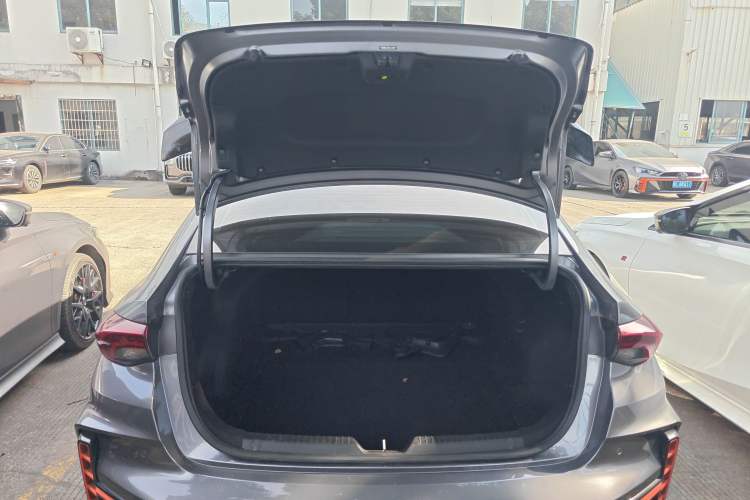 Used GAC Trumpchi EMPOW 2024 270T DCT Yingbao R-Style Edition Trunk
