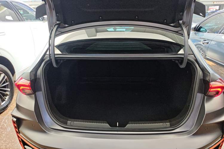 Used GAC Trumpchi EMPOW 2024 400T Automatic Yingbao R MAX Edition Trunk
