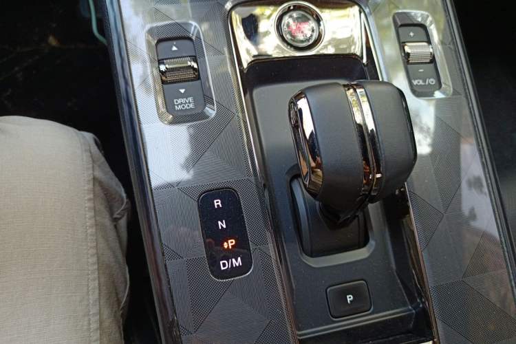 Used GAC Trumpchi EMPOW 2024 400T Automatic Yingbao R MAX Edition Gear Lever