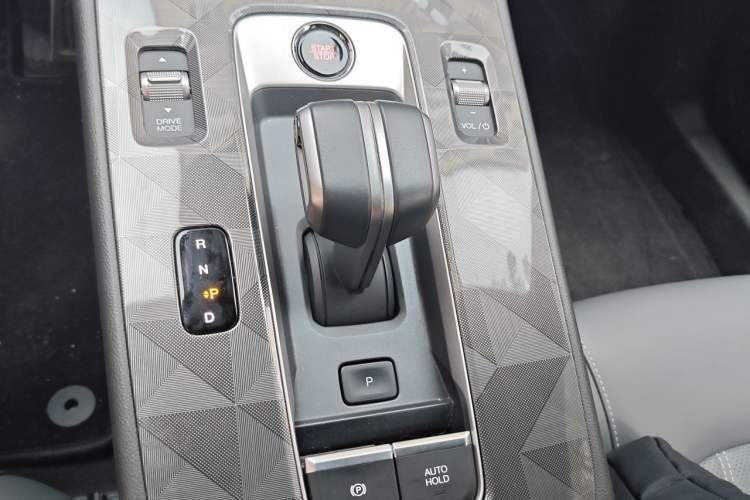 Used GAC Trumpchi EMPOW 2024 270T DCT Yingbao R-Style Edition Gear Lever