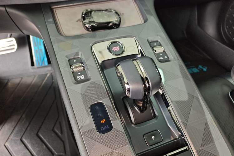 Used GAC Trumpchi EMPOW 2024 400T Automatic Yingbao R MAX Edition Gear Lever