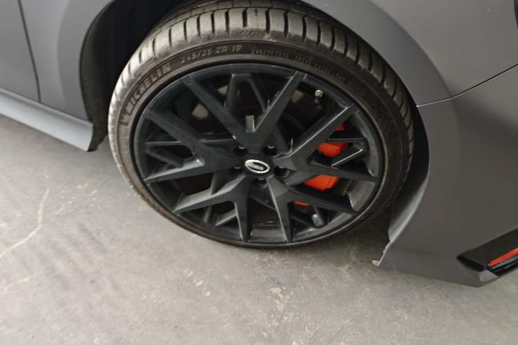 Used GAC Trumpchi EMPOW 2024 400T Automatic Yingbao R MAX Edition Right Front Wheel Hub