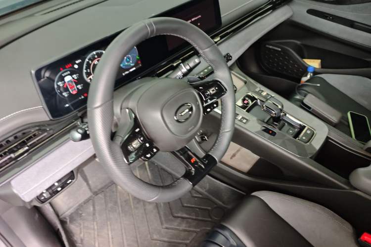 Used GAC Trumpchi EMPOW 2024 400T Automatic Yingbao R MAX Edition Steering Wheel