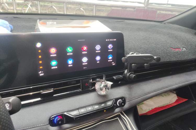 Used GAC Trumpchi EMPOW 2024 400T Automatic Yingbao R MAX Edition Audio And AC Panel