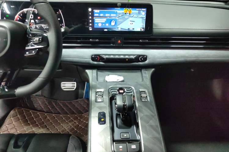 Used GAC Trumpchi EMPOW 2024 400T Automatic Yingbao R PRO Edition Audio And AC Panel