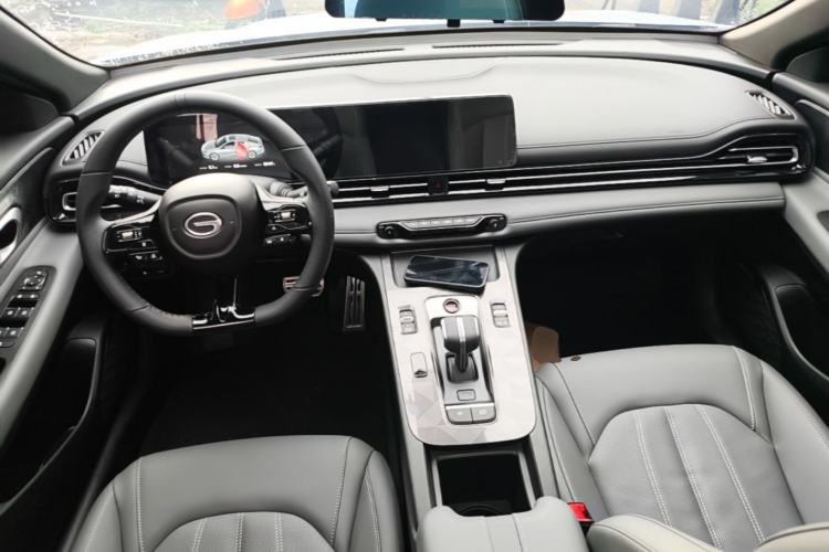 Used GAC Trumpchi EMPOW 2024 270T DCT Yingbao R-Style Edition Center Console