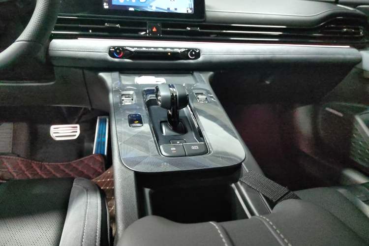 Used GAC Trumpchi EMPOW 2024 400T Automatic Yingbao R PRO Edition Gear Lever