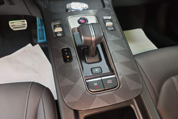 Used GAC Trumpchi EMPOW 2024 270T DCT Yingbao R-Style Edition Gear Lever