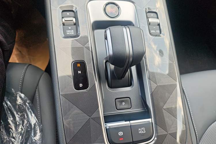 Used GAC Trumpchi EMPOW 2024 270T DCT Yingbao S Edition Gear Lever