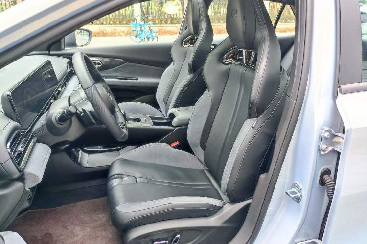Used GAC Trumpchi EMPOW 2024 400T Automatic Yingbao R PRO Edition Interior 4