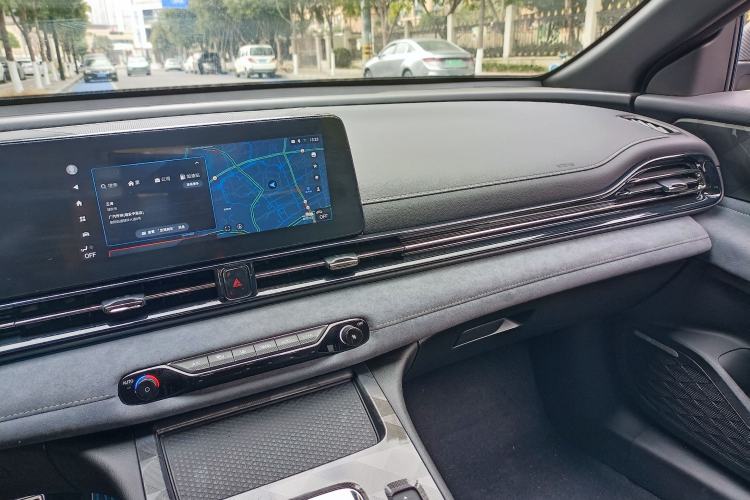 Used GAC Trumpchi EMPOW 2024 400T Automatic Yingbao R PRO Edition Interior 7