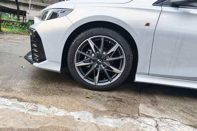 Used GAC Trumpchi EMPOW 2024 270T DCT Yingbao R-Style Edition Left Front Wheel Hub