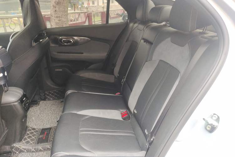 Used GAC Trumpchi EMPOW 2024 400T Automatic Yingbao R MAX Edition Left Rear Seat