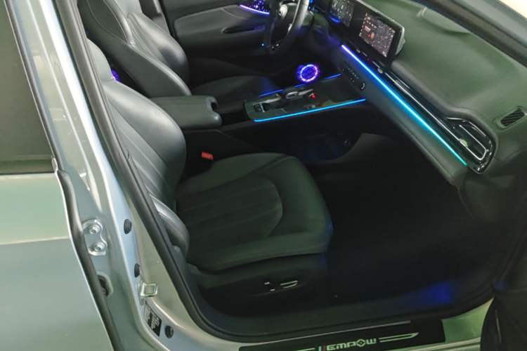 Used GAC Trumpchi EMPOW 2024 270T DCT Yingbao R-Style Edition Right Front Seat