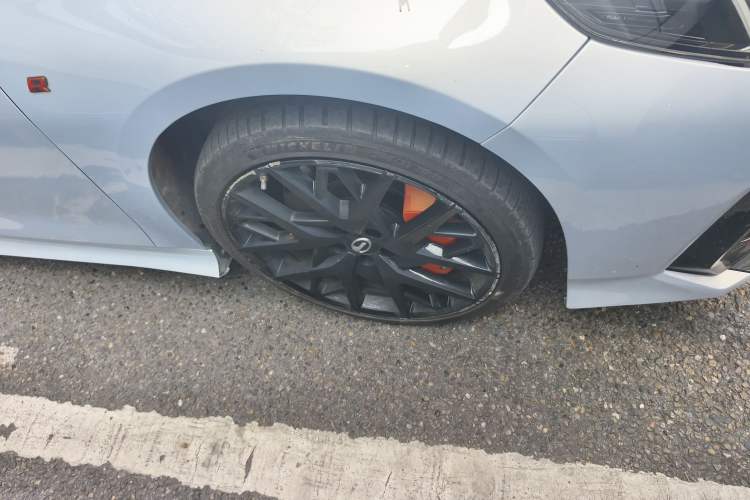 Used GAC Trumpchi EMPOW 2024 400T Automatic Yingbao R MAX Edition Right Front Wheel Hub