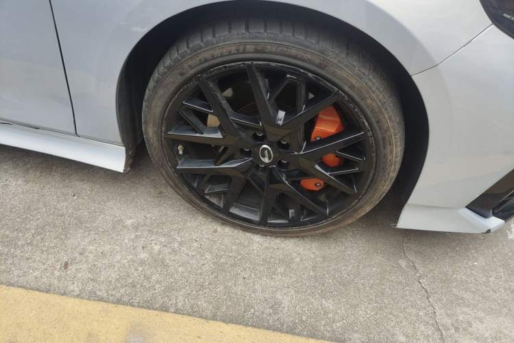 Used GAC Trumpchi EMPOW 2024 400T Automatic Yingbao R MAX Edition Right Front Wheel Hub