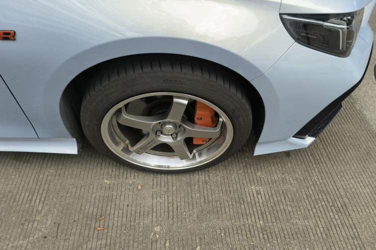 Used GAC Trumpchi EMPOW 2024 400T Automatic Yingbao R PRO Edition Right Front Wheel Hub