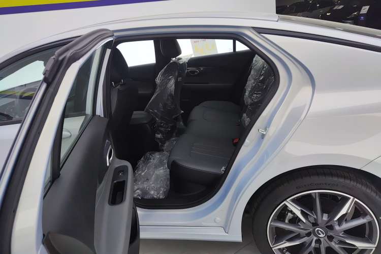 Used GAC Trumpchi EMPOW 2024 270T DCT Yingbao S Edition Right Rear Seat