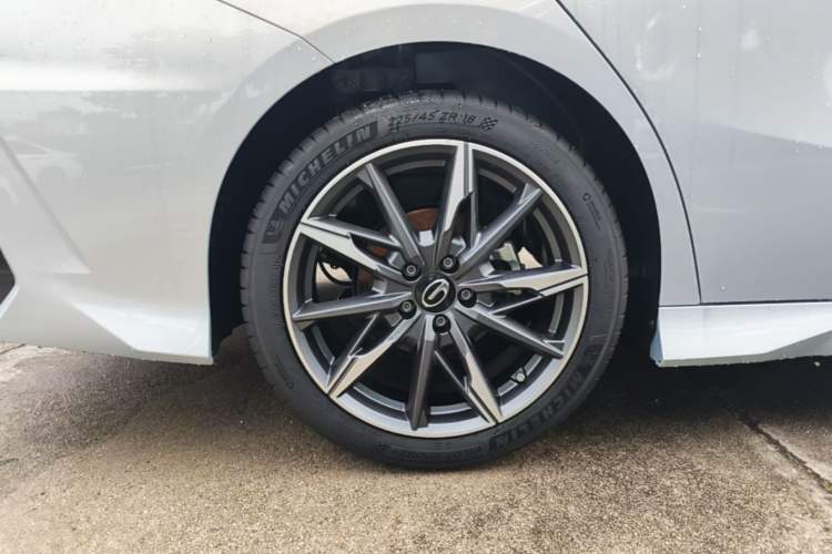 Used GAC Trumpchi EMPOW 2024 270T DCT Yingbao R-Style Edition Right Rear Wheel Hub