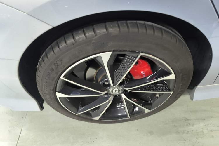 Used GAC Trumpchi EMPOW 2024 270T DCT Yingbao R-Style Edition Right Rear Wheel Hub