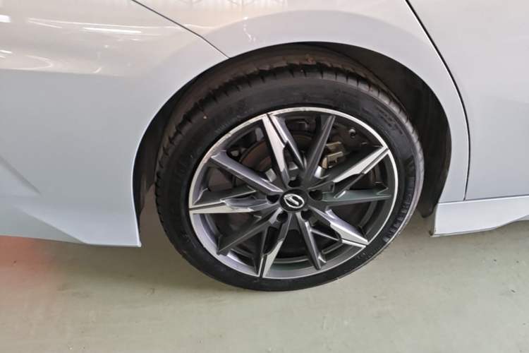 Used GAC Trumpchi EMPOW 2024 270T DCT Yingbao R-Style Edition Right Rear Wheel Hub