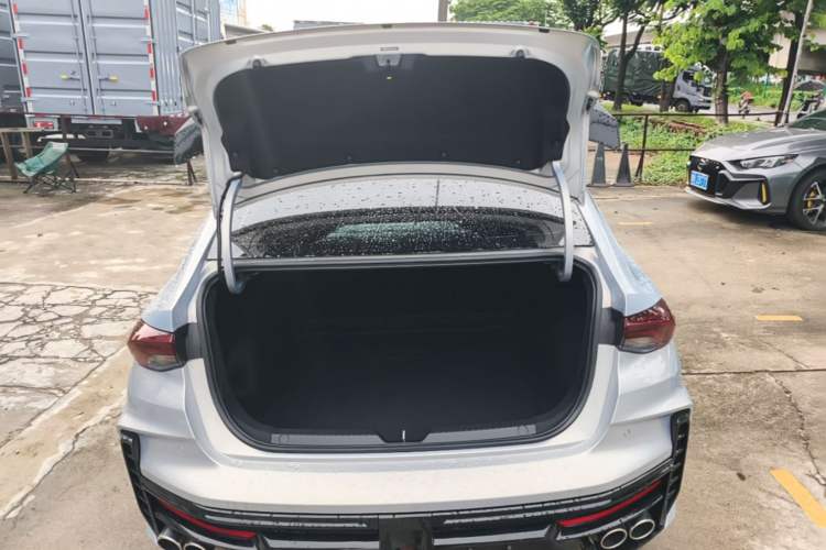 Used GAC Trumpchi EMPOW 2024 270T DCT Yingbao R-Style Edition Trunk