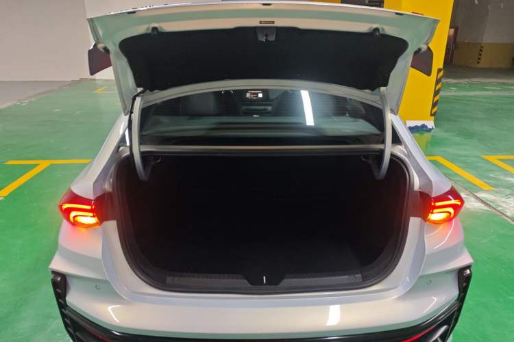 Used GAC Trumpchi EMPOW 2024 270T DCT Yingbao R-Style Edition Trunk