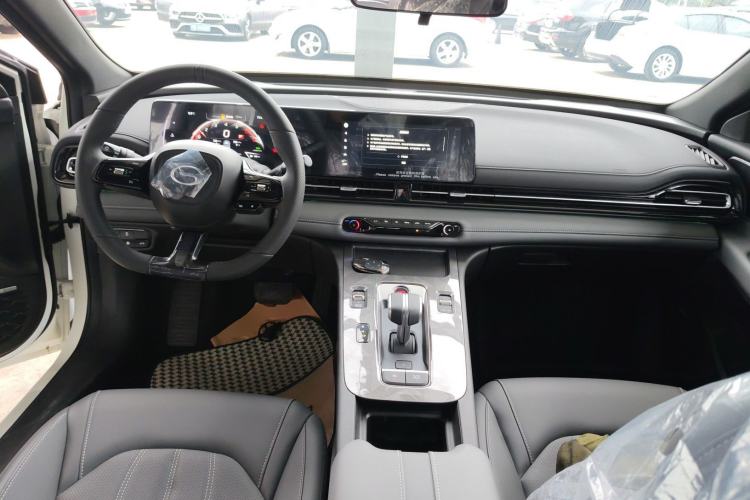 Used GAC Trumpchi EMPOW 2024 270T DCT Yingbao S Edition Center Console