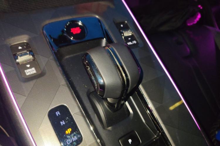 Used GAC Trumpchi EMPOW 2024 400T Automatic Yingbao R PRO Edition Gear Lever
