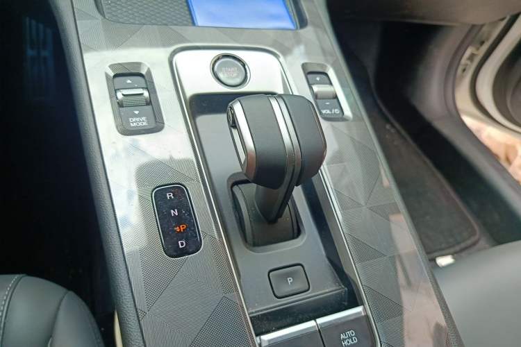 Used GAC Trumpchi EMPOW 2024 270T DCT Yingbao R-Style Edition Gear Lever