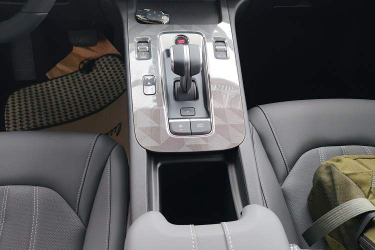 Used GAC Trumpchi EMPOW 2024 270T DCT Yingbao S Edition Gear Lever