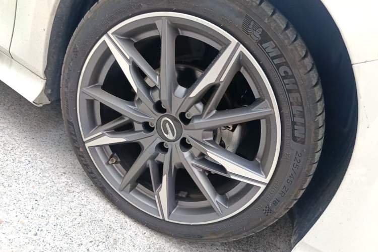 Used GAC Trumpchi EMPOW 2024 270T DCT Yingbao R-Style Edition Right Front Wheel Hub