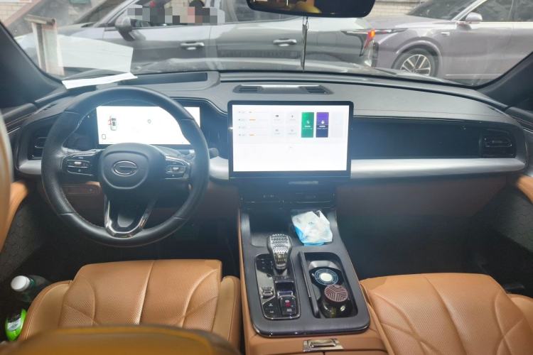 Used GAC Trumpchi ES9 2024 PHEV with 143 km Max Center Console