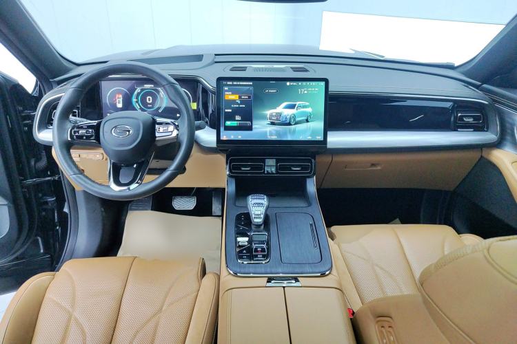Used GAC Trumpchi ES9 2024 PHEV with 143 km Max Center Console