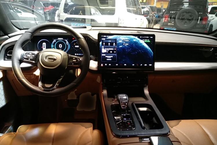 Used GAC Trumpchi ES9 2024 PHEV with 143 km Max Center Console