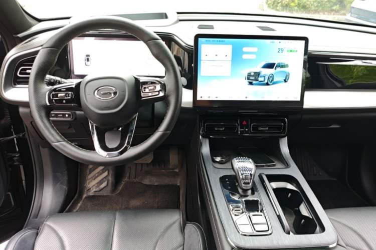 Used GAC Trumpchi ES9 2024 PHEV with 143 km Max Center Console