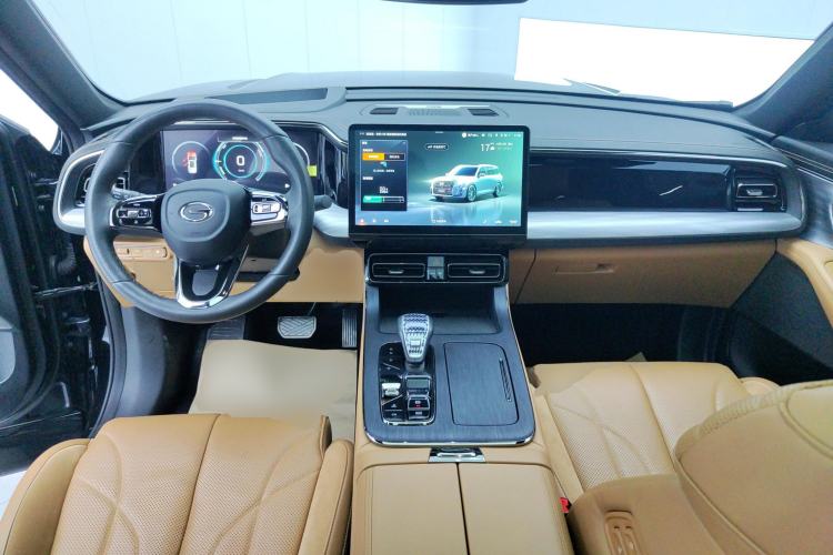 Used GAC Trumpchi ES9 2024 PHEV with 143 km Max Center Console