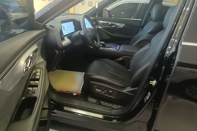 Used GAC Trumpchi ES9 2024 PHEV with 143 km Max Driver Seat