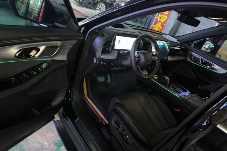 Used GAC Trumpchi ES9 2024 PHEV with 143 km Max Driver Seat