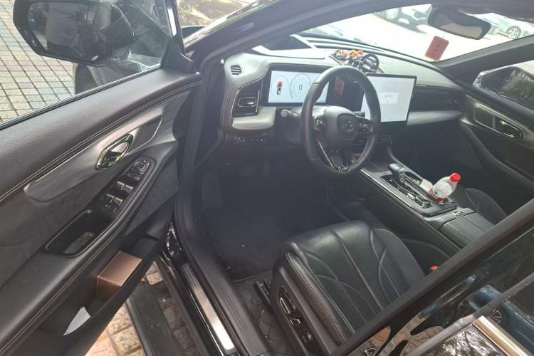 Used GAC Trumpchi ES9 2024 PHEV with 143 km Max Driver Seat