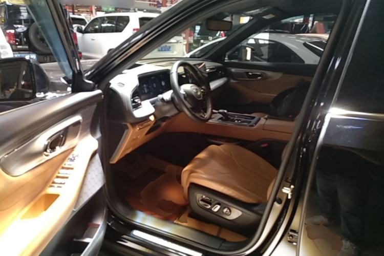 Used GAC Trumpchi ES9 2024 PHEV with 143 km Max Driver Seat